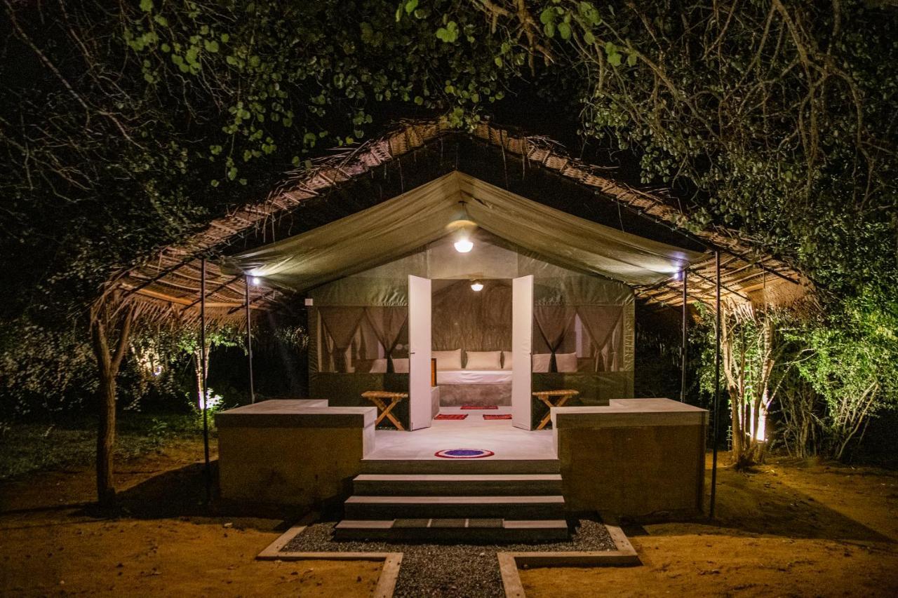 Hotel Yala Wild Hut - Yala à Tissamaharama Extérieur photo