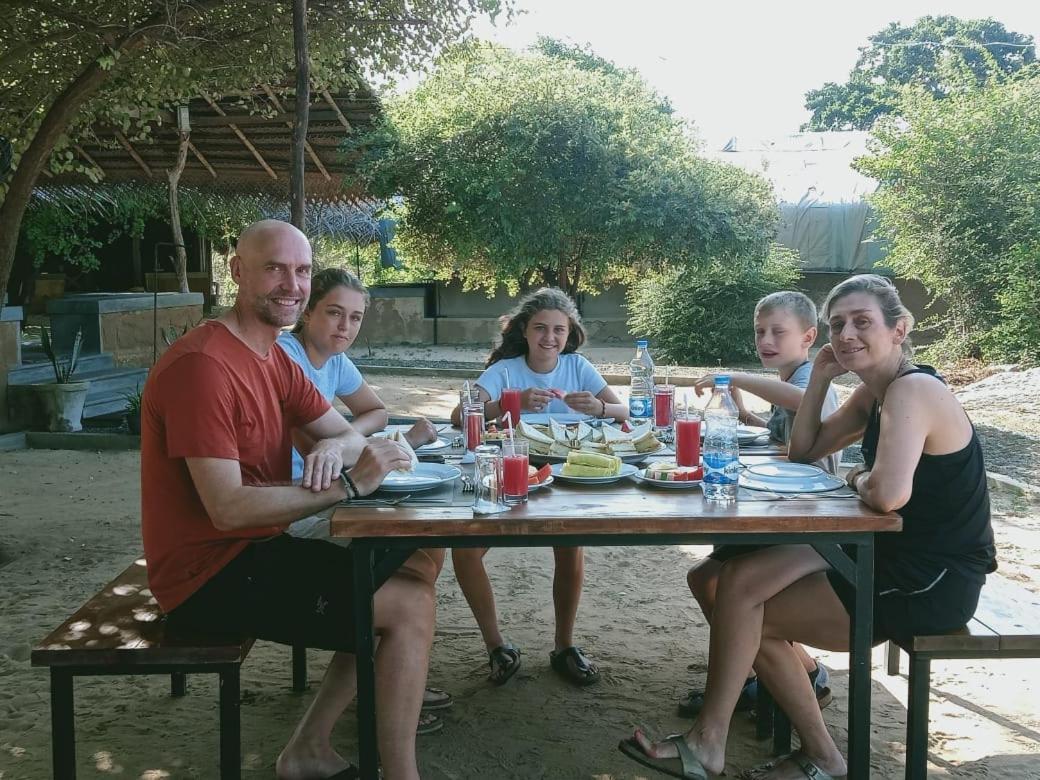 Hotel Yala Wild Hut - Yala à Tissamaharama Extérieur photo