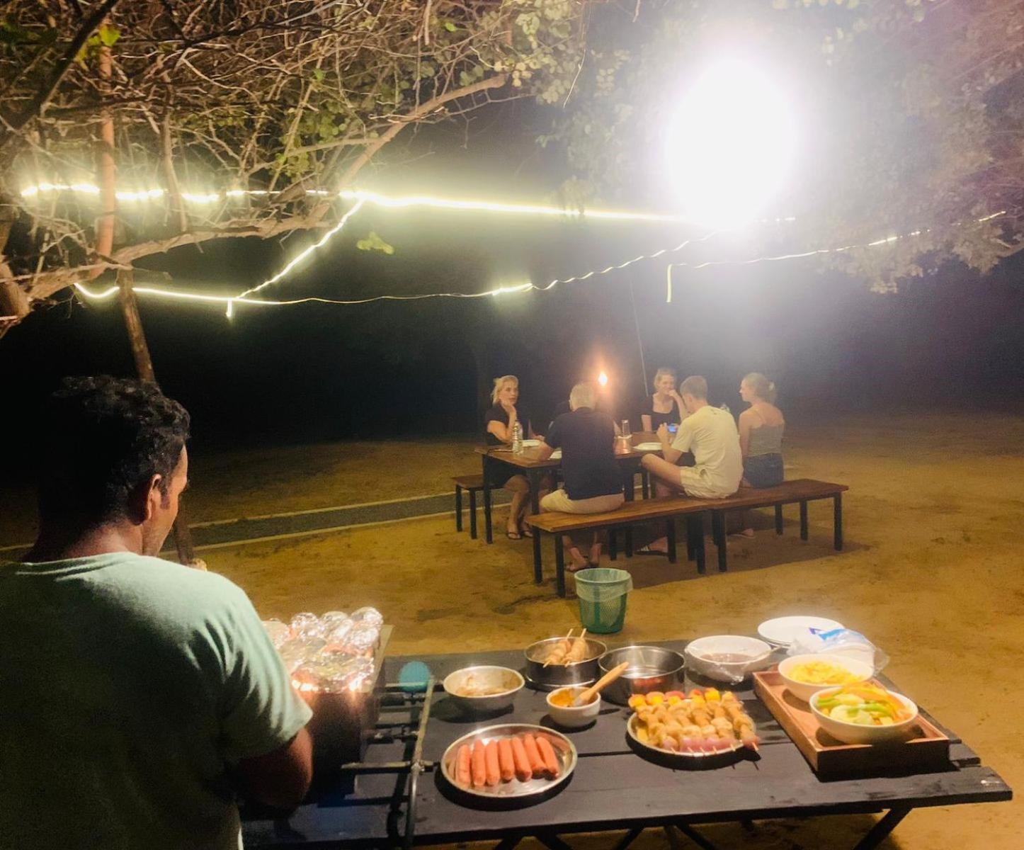 Hotel Yala Wild Hut - Yala à Tissamaharama Extérieur photo